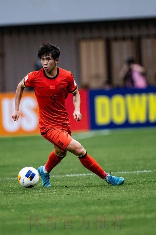 “国足与少年”一场别开生面的足球赛 “国足与少年”一场别开生面的足球赛